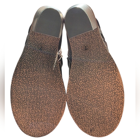 Journee Collection Brand New Brown Ankle Booties with Decorative Straps Size 7 - Picture 3 of 7